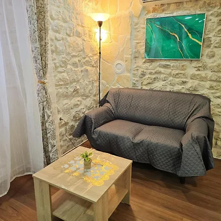 Chippy Апартаменты Каштела